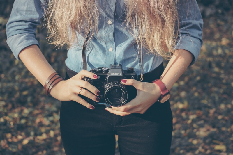 photographe-BELVEDERE-min_hand-person-girl-woman-camera-photography-614-pxhere.com